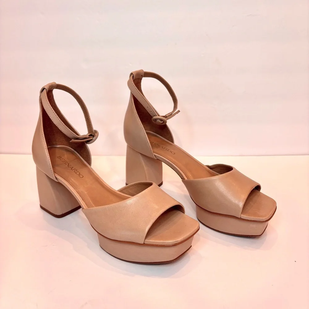 Bernardo Raleigh Platform Sandal Size 7 Blush Antique Leather NEW